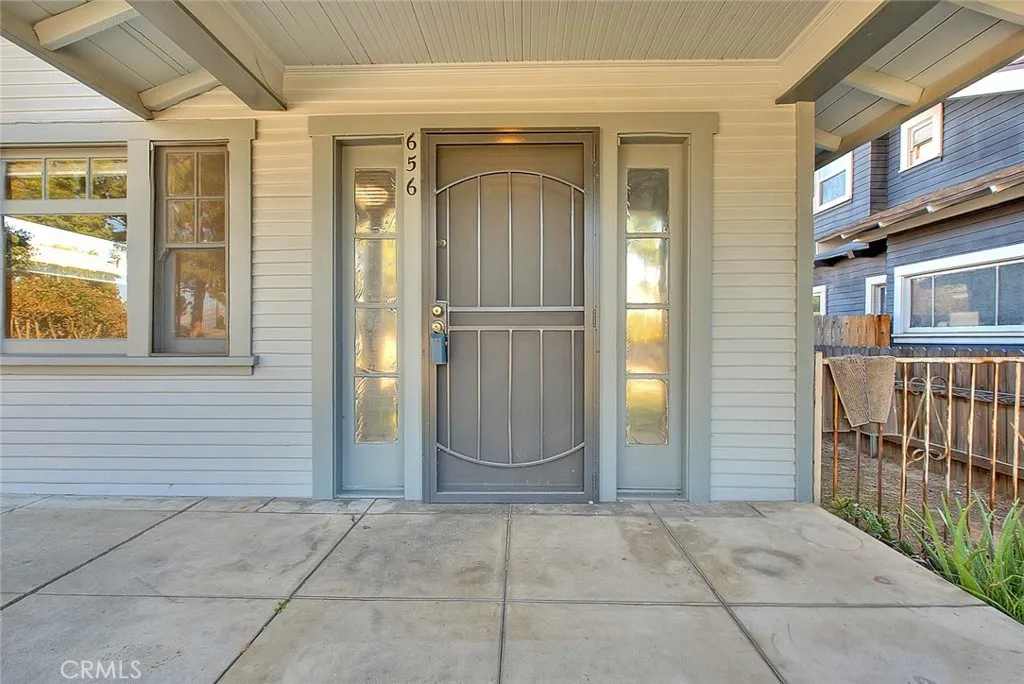 656 E Columbia, Pomona, California 91767 home-pic-2