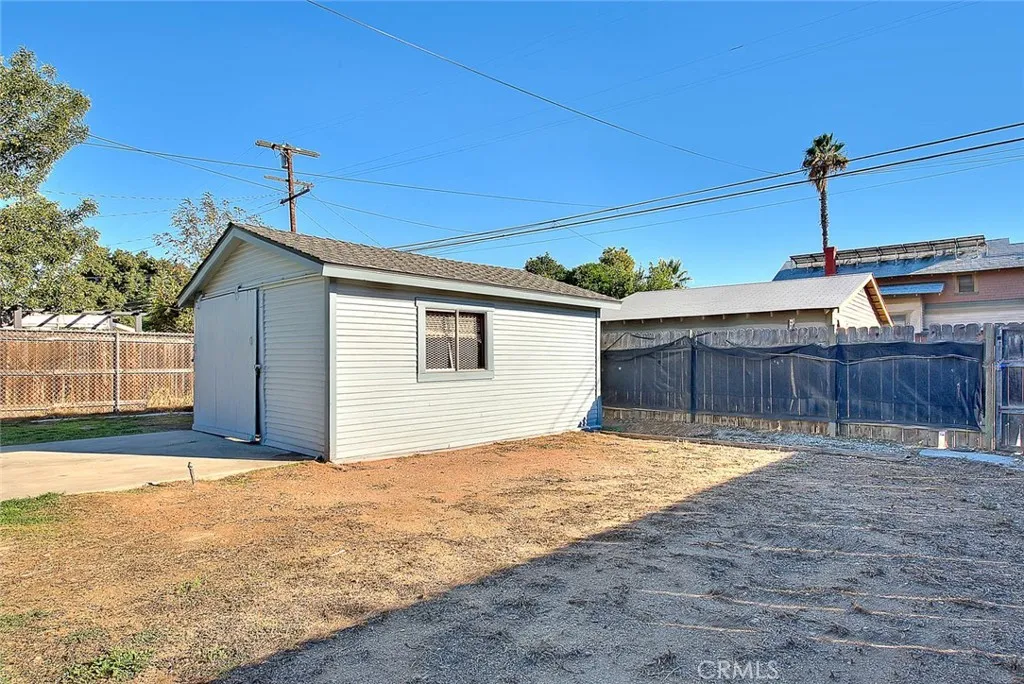 656 E Columbia, Pomona, California 91767 home-pic-31