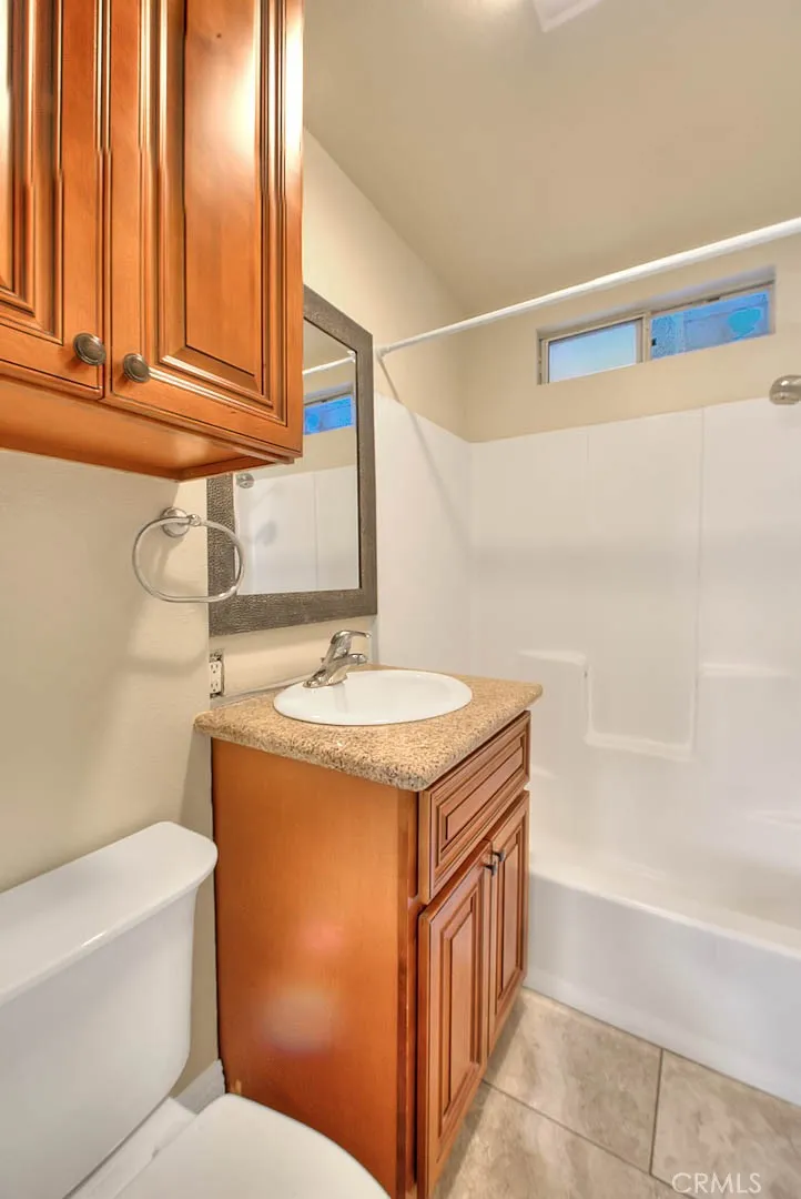 656 E Columbia, Pomona, California 91767 home-pic-18