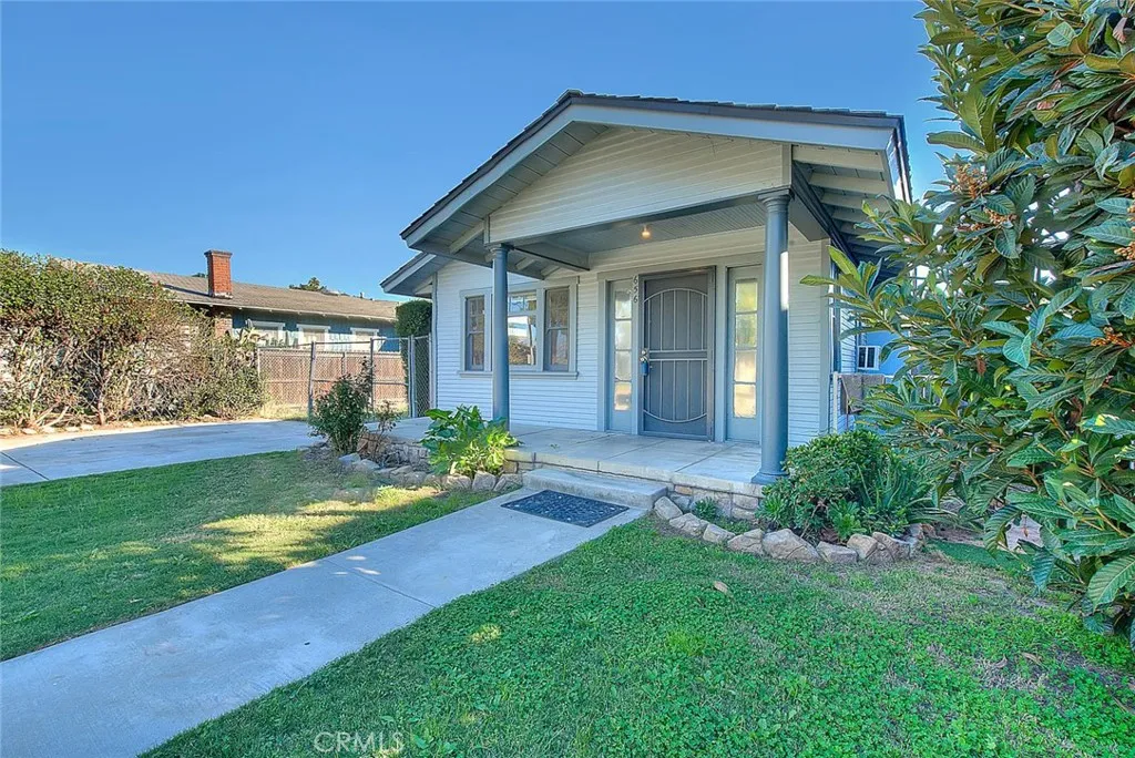 656 E Columbia, Pomona, California 91767 home-pic-1