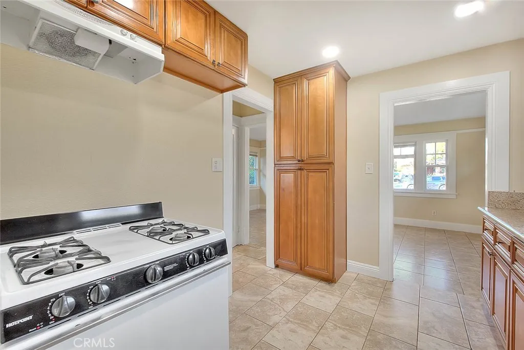 656 E Columbia, Pomona, California 91767 home-pic-12