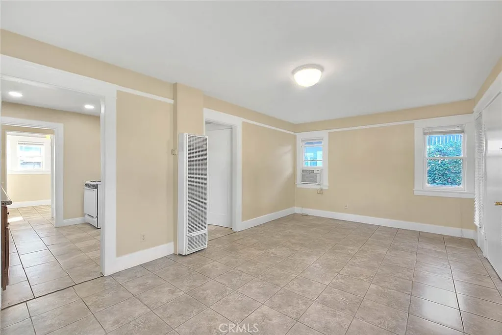 656 E Columbia, Pomona, California 91767 home-pic-7