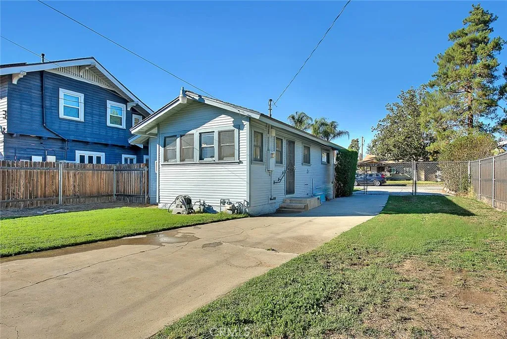 656 E Columbia, Pomona, California 91767 home-pic-21