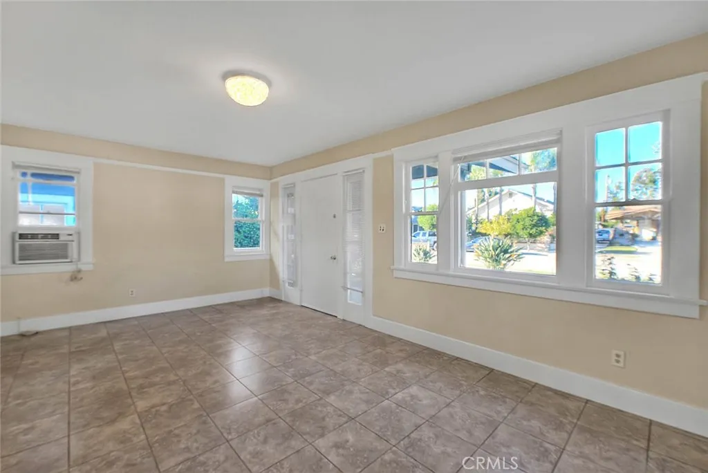 656 E Columbia, Pomona, California 91767 home-pic-6