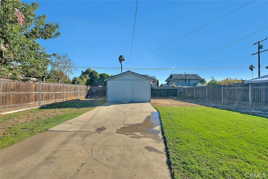 656 E Columbia, Pomona, California 91767 home-pic-22