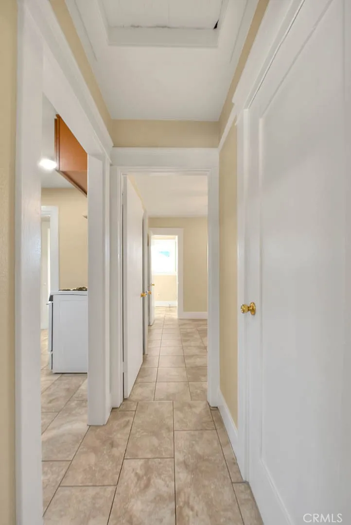 656 E Columbia, Pomona, California 91767 home-pic-17