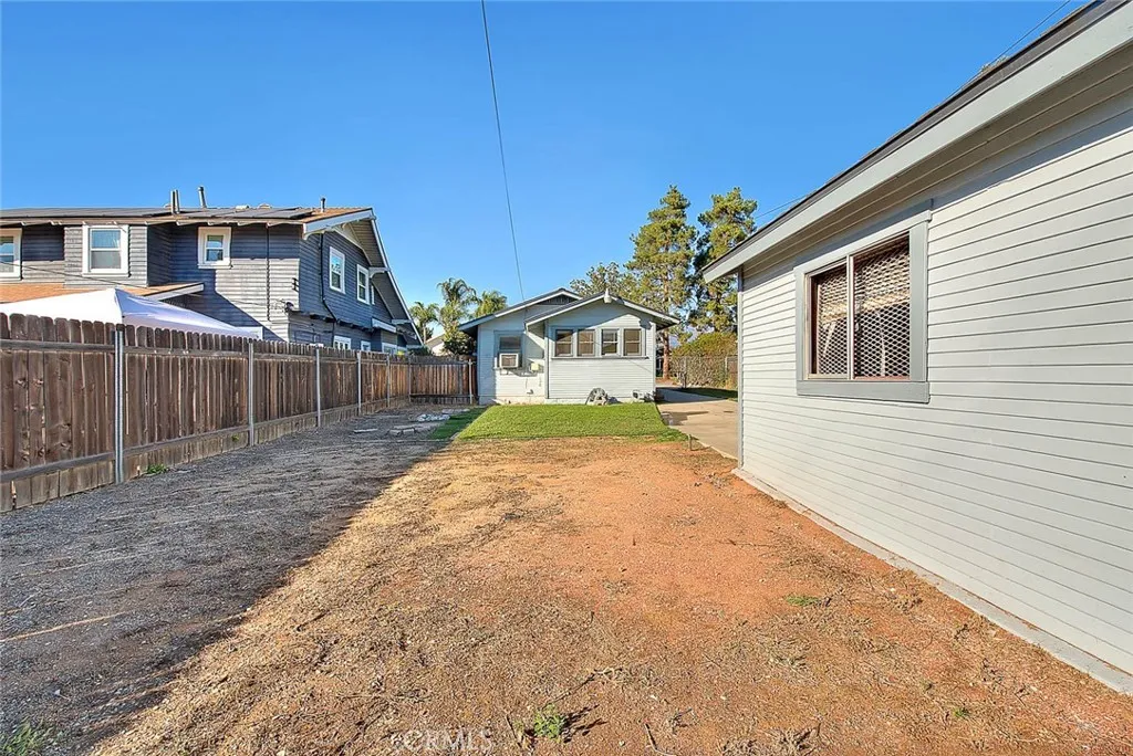 656 E Columbia, Pomona, California 91767 home-pic-29