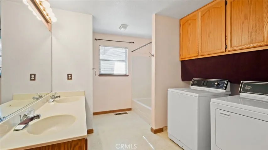 Hallway Bath & Laundry