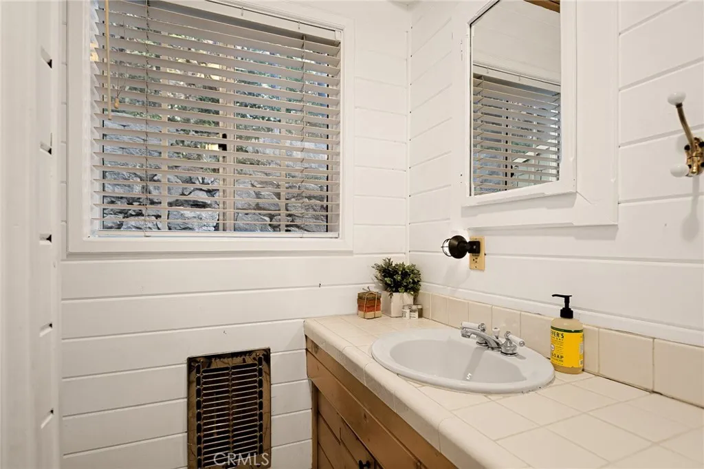 265 Flower, Lake Arrowhead, California 92352 home-pic-21