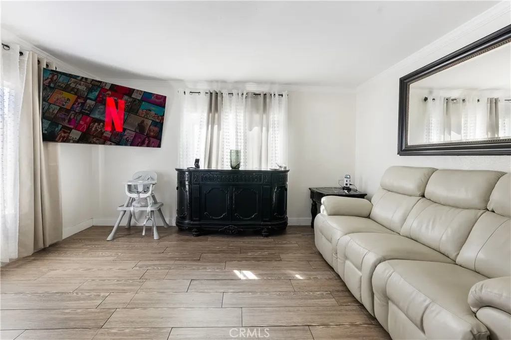 , Los Angeles, California 90022 home-pic-2