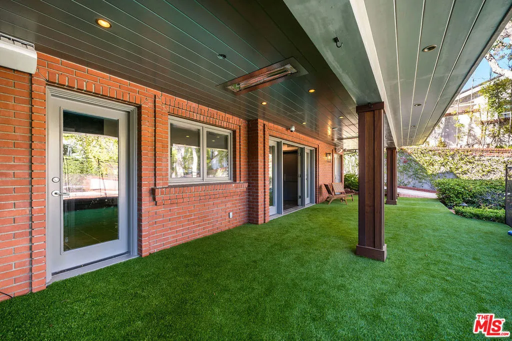 851 Glenmont Avenue, Los Angeles, California 90024 home-pic-22