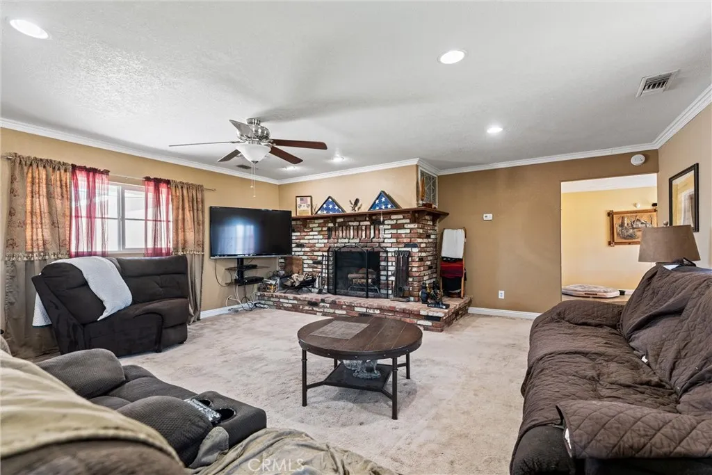 41009 17th W, Palmdale, California 93551 home-pic-11