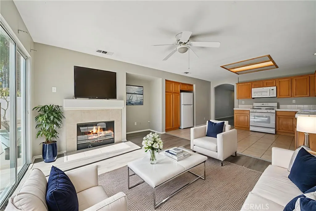 32255 Corte Illora, Temecula, California 92592 home-pic-4