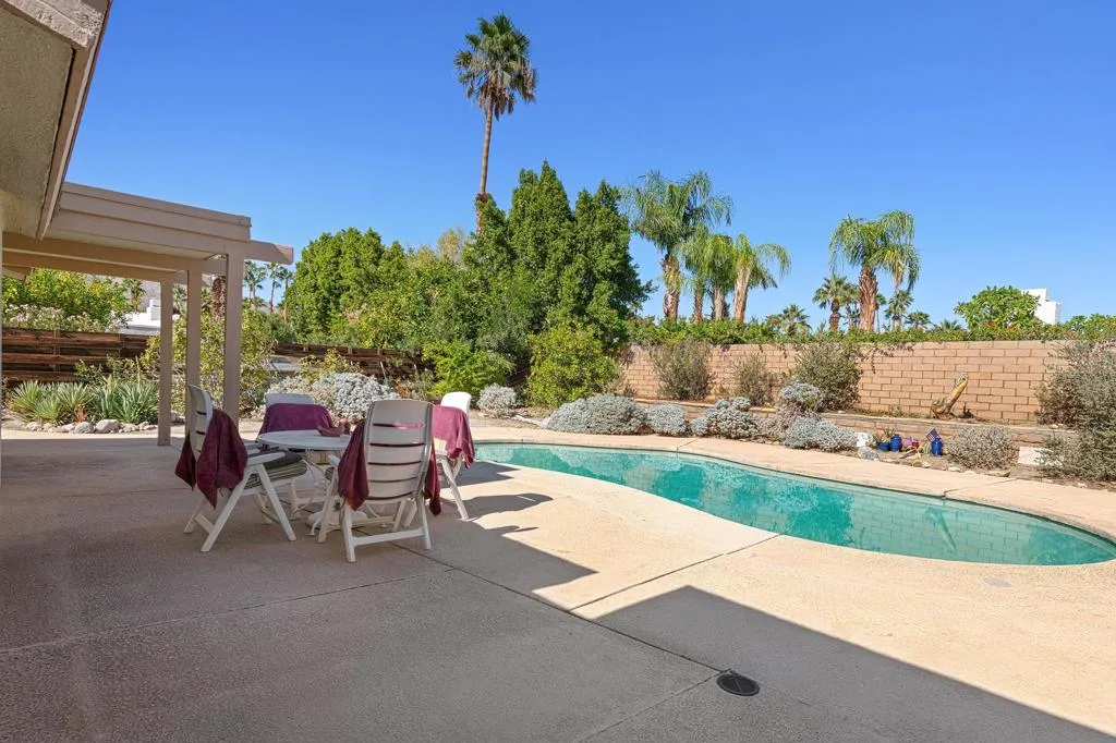 1370 E Gem Circle, Palm Springs, California 92264 home-pic-15