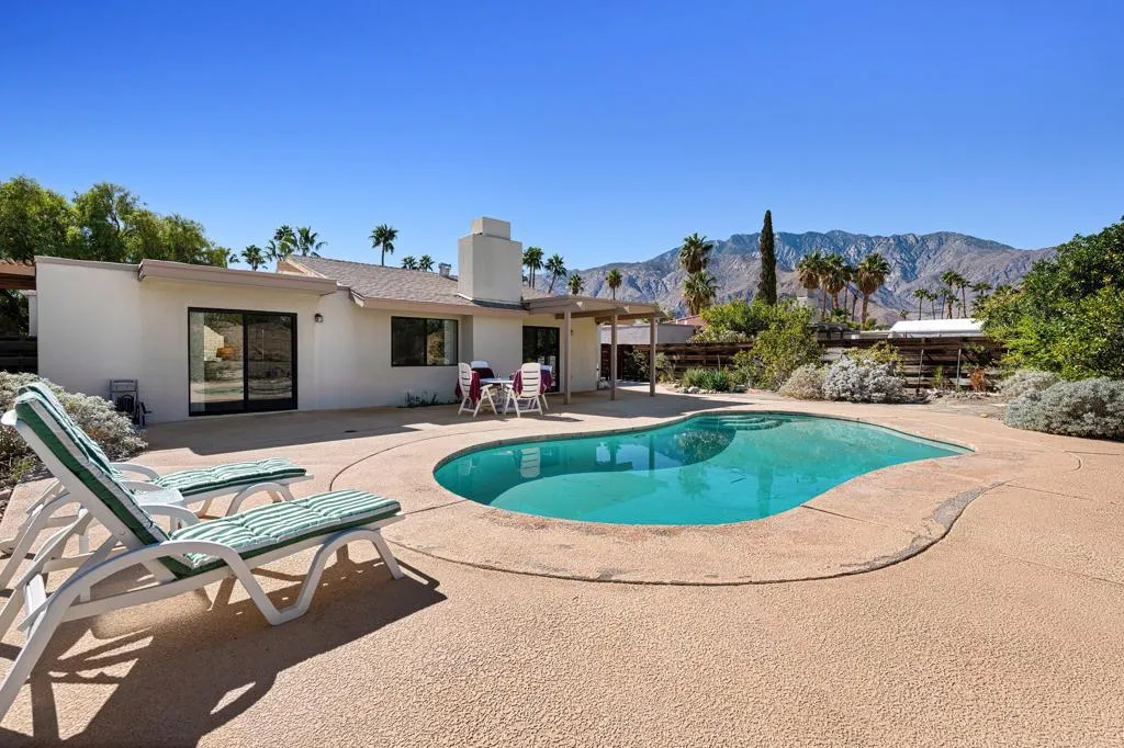 1370 E Gem Circle, Palm Springs, California 92264 home-pic-11