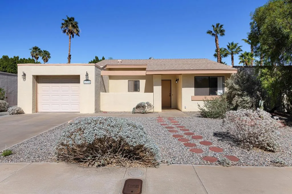 1370 E Gem Circle, Palm Springs, California 92264 home-pic-1
