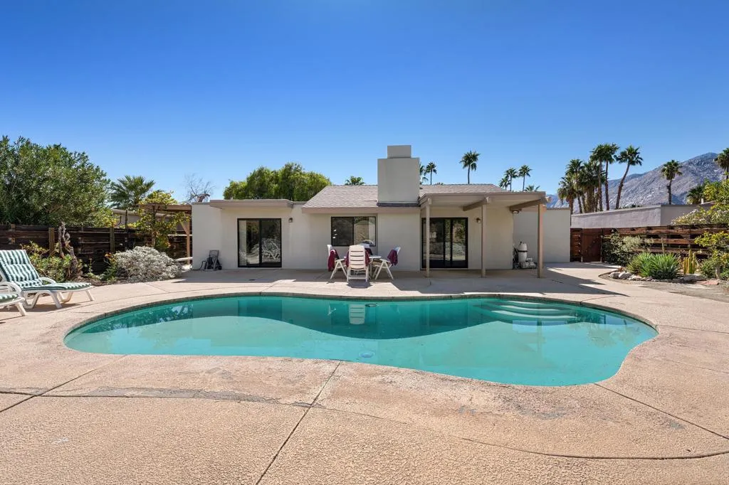 1370 E Gem Circle, Palm Springs, California 92264 home-pic-12