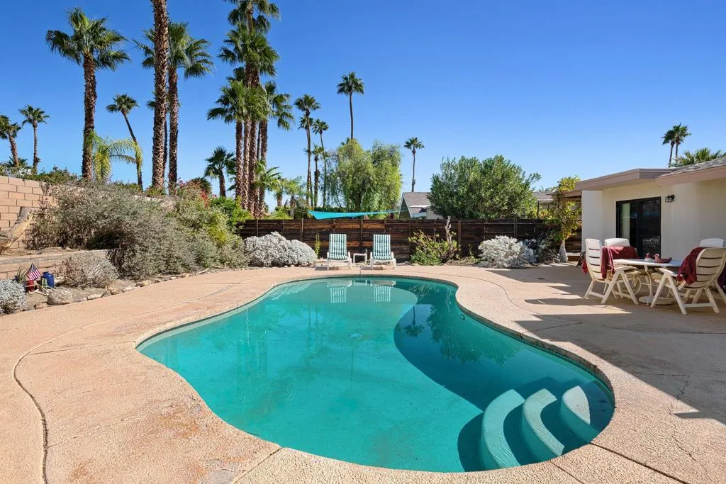 1370 E Gem Circle, Palm Springs, California 92264 home-pic-13