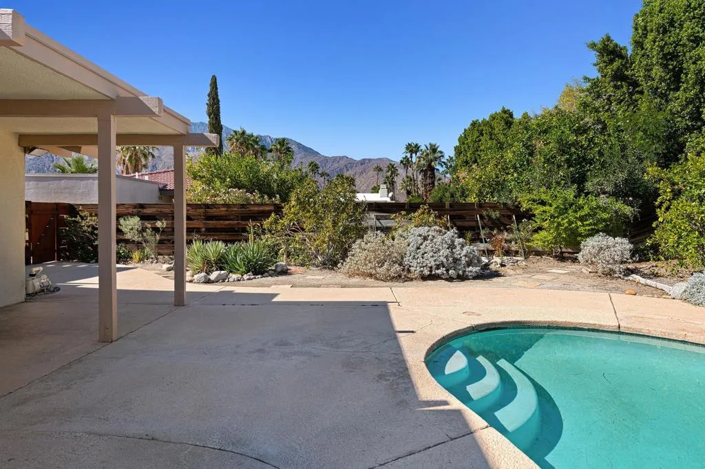 1370 E Gem Circle, Palm Springs, California 92264 home-pic-16