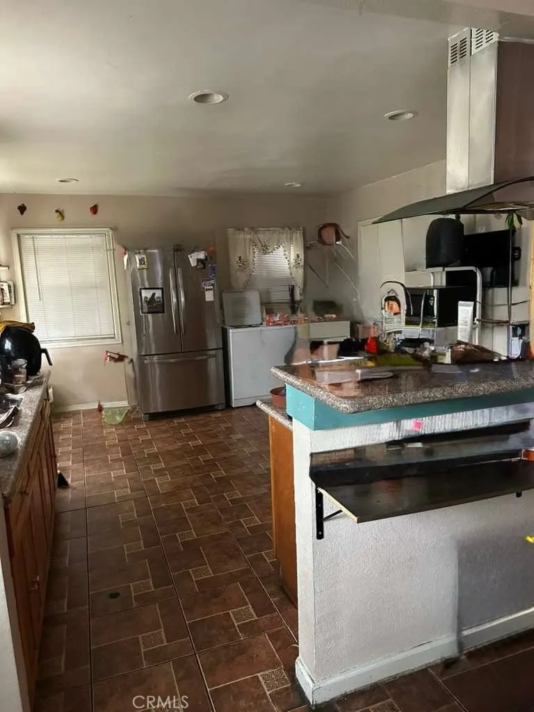 10401 State, South Gate, California 90280 home-pic-2