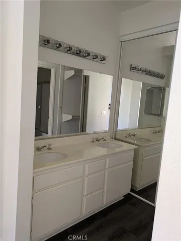 Master Bathroom with Dual Sinks!
