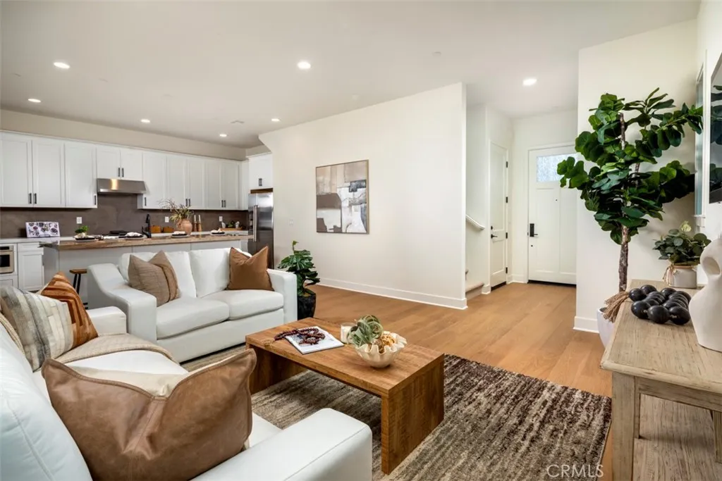18016 Roch Court, Fountain Valley, California 92708 home-pic-2