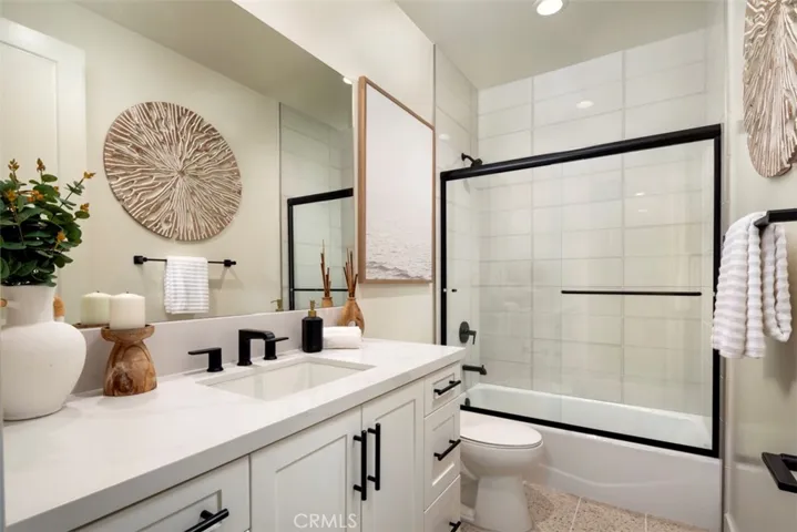 Model home interior- bath 2