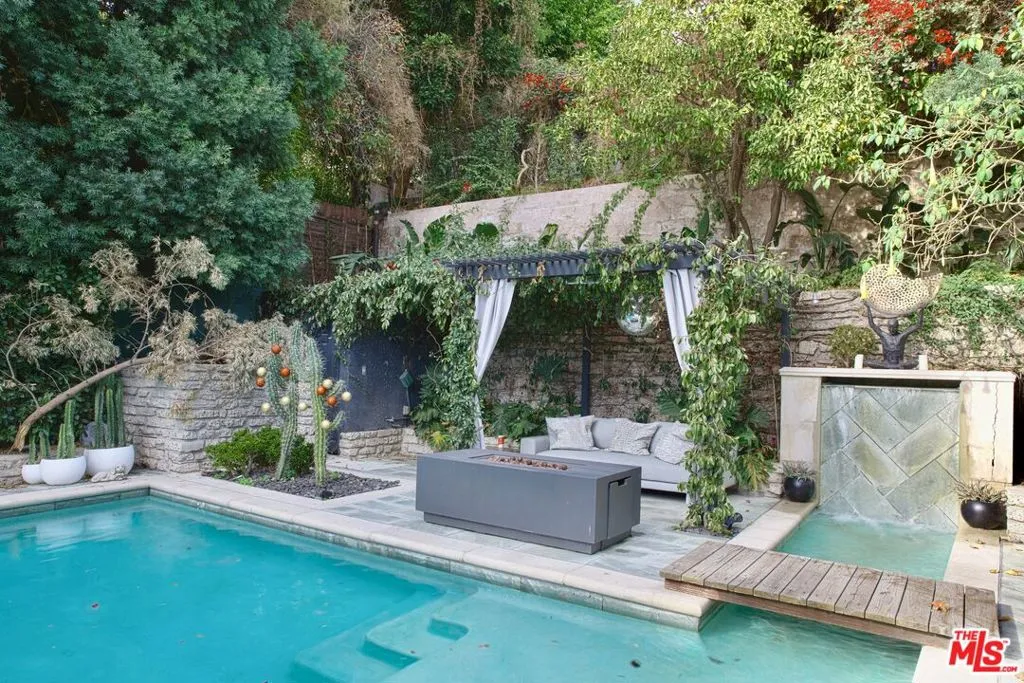 8297 Presson Place, Los Angeles, California 90069 home-pic-12