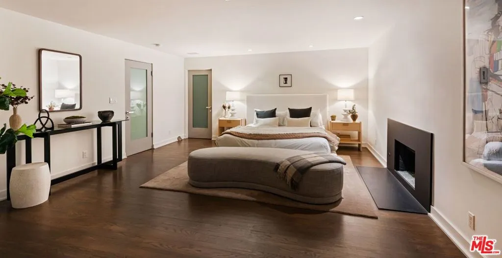 8540 Hedges Way, Los Angeles, California 90069 home-pic-16