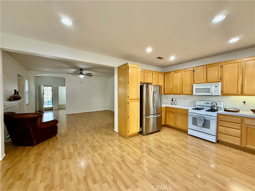 27786 Panorama Hills Drive, Menifee, California 92584 home-pic-11