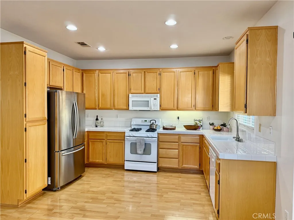 27786 Panorama Hills Drive, Menifee, California 92584 home-pic-18