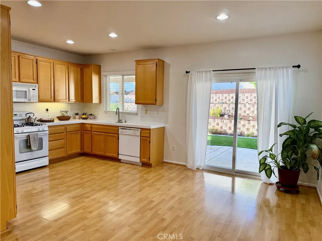 27786 Panorama Hills Drive, Menifee, California 92584 home-pic-12