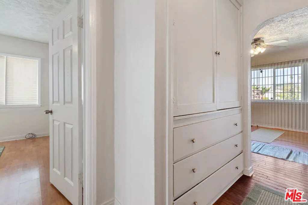 1424 W 94th Place, Los Angeles, California 90047 home-pic-18