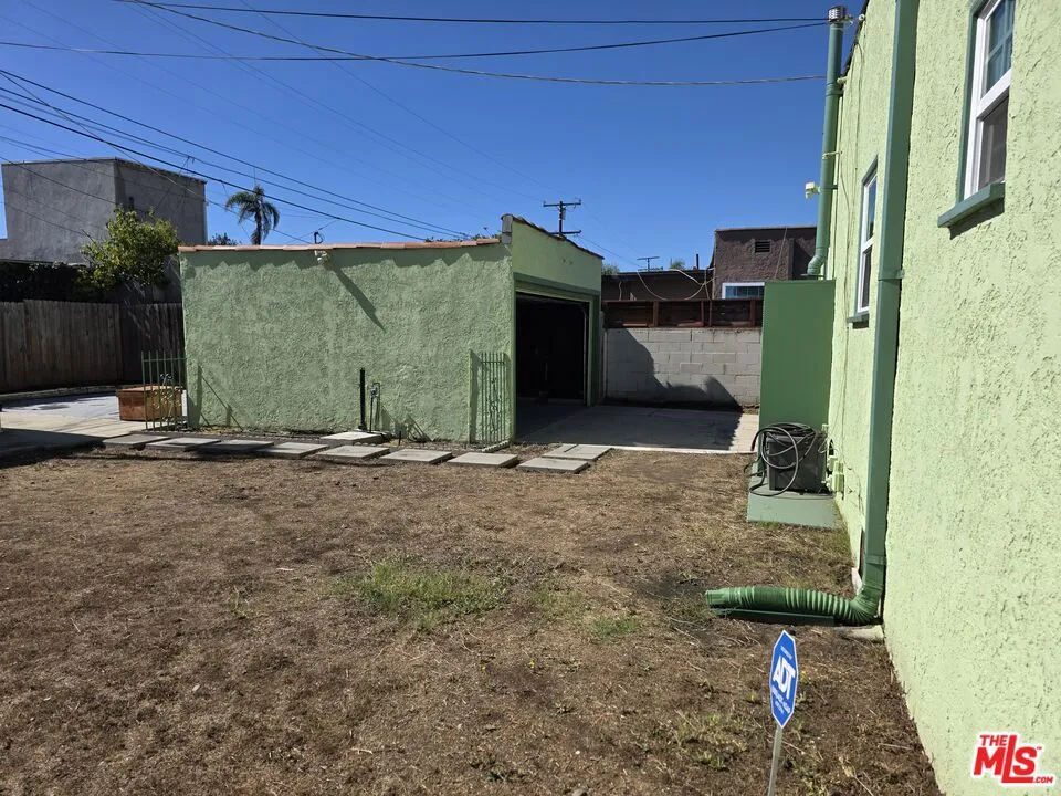 1424 W 94th Place, Los Angeles, California 90047 home-pic-33