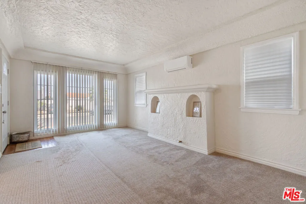 1424 W 94th Place, Los Angeles, California 90047 home-pic-9