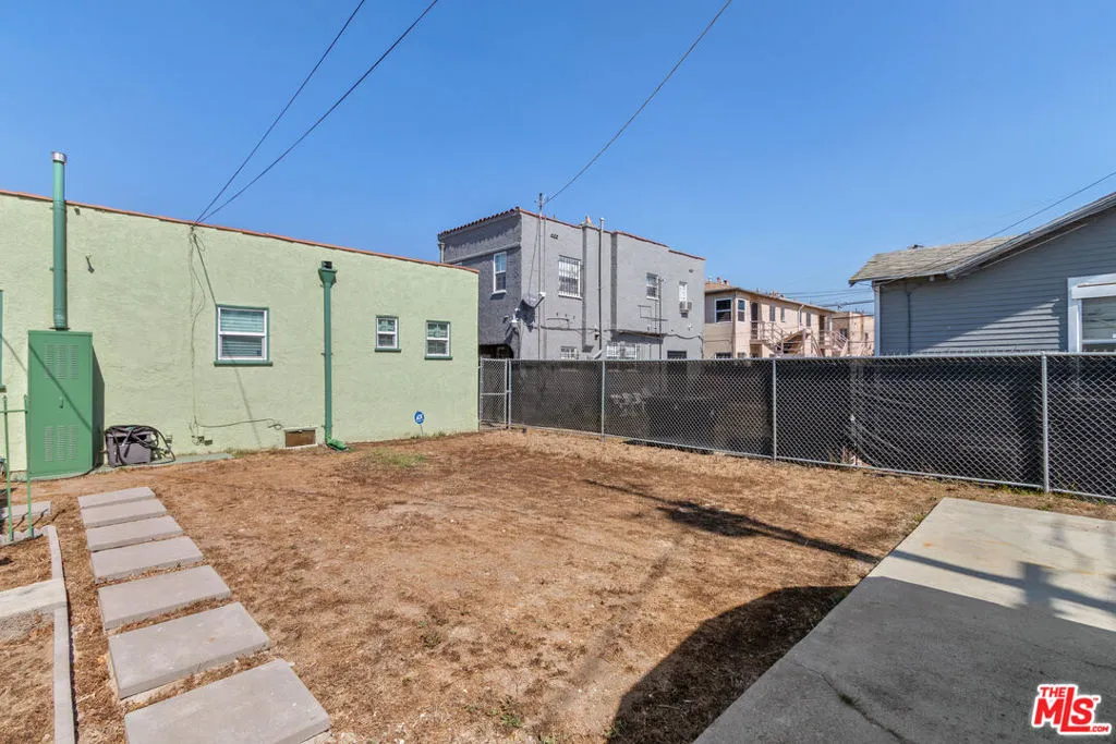 1424 W 94th Place, Los Angeles, California 90047 home-pic-40