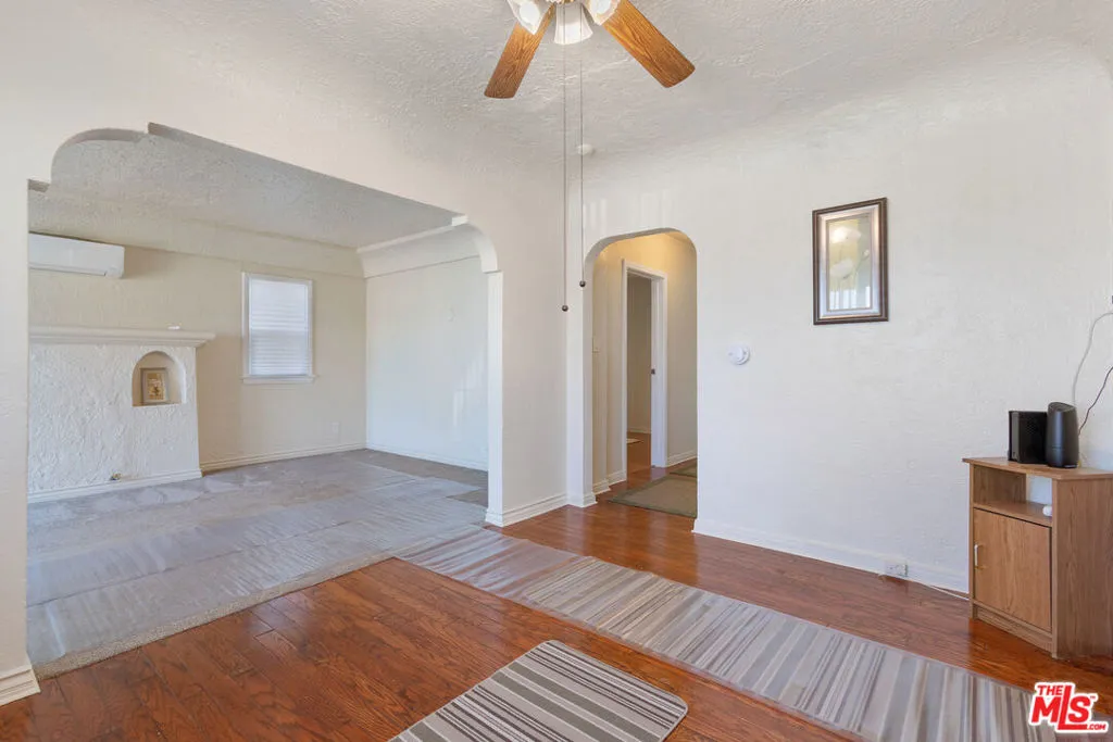 1424 W 94th Place, Los Angeles, California 90047 home-pic-11