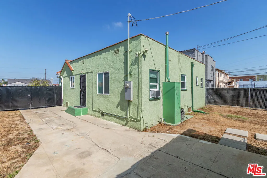 1424 W 94th Place, Los Angeles, California 90047 home-pic-31