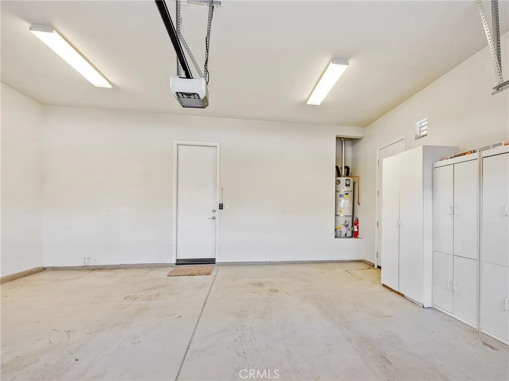 10364 Lakeshore Drive, Apple Valley, California 92308 home-pic-31