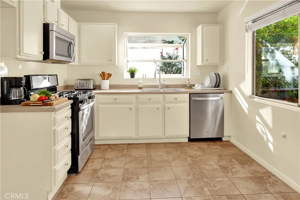 8482 E Amberwood, Anaheim, California 92808 home-pic-12