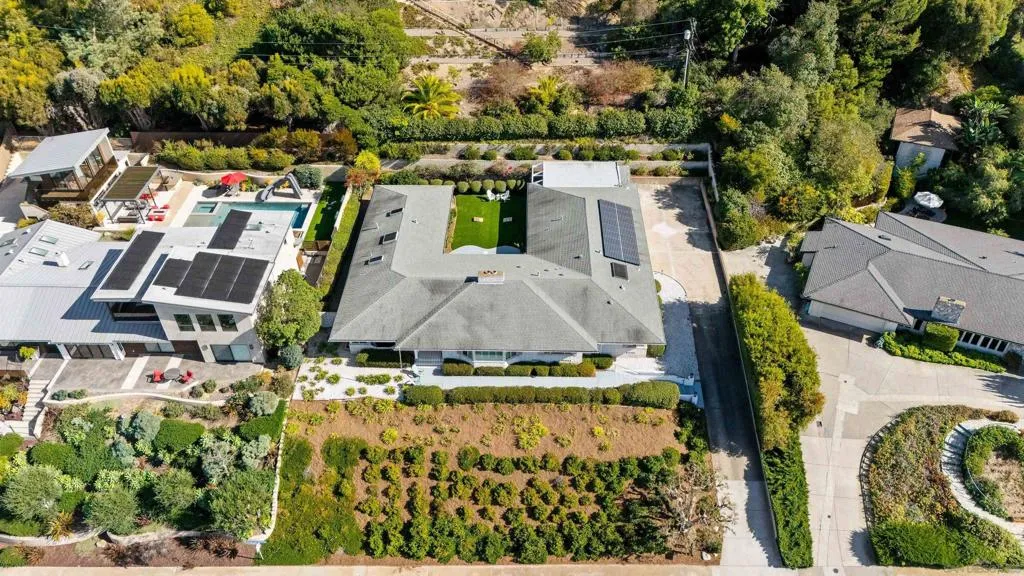 1177 Muirlands Vista Way, La Jolla, California 92037 home-pic-30