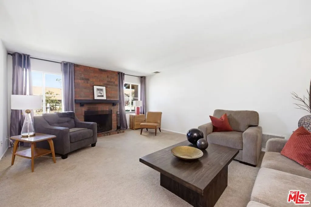 1320 Nonchalant Drive, Simi Valley, California 93065 home-pic-9