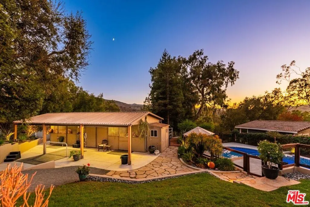 1320 Nonchalant Drive, Simi Valley, California 93065 home-pic-35