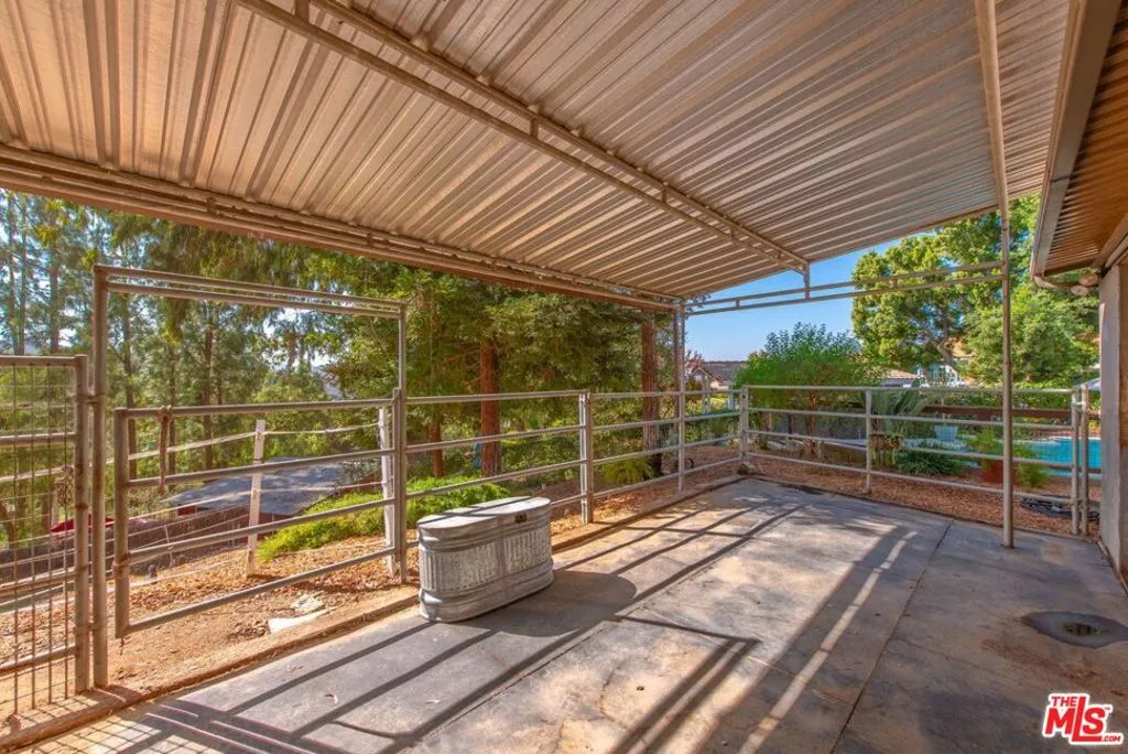 1320 Nonchalant Drive, Simi Valley, California 93065 home-pic-39