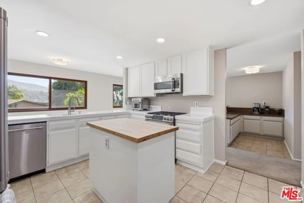 1320 Nonchalant Drive, Simi Valley, California 93065 home-pic-24