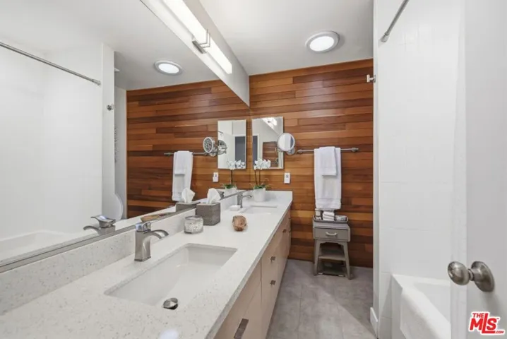 Stunning Guest Bathroom