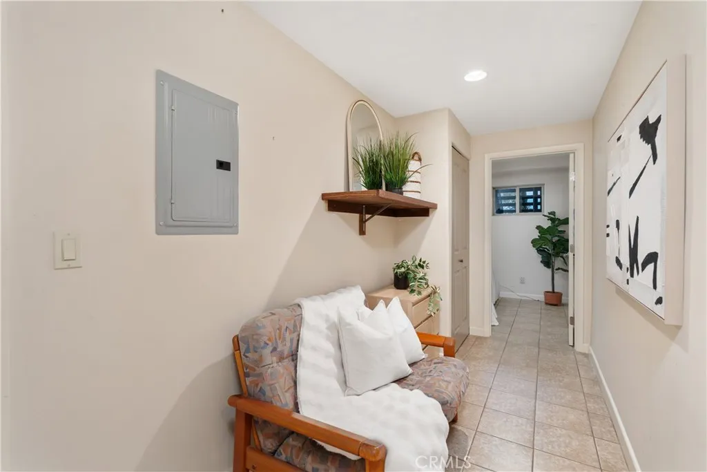 2377 Silver Ridge Avenue, Los Angeles, California 90039 home-pic-22