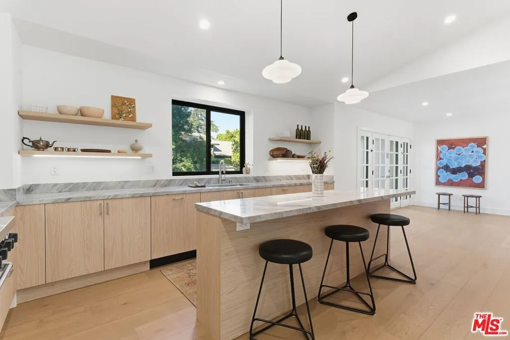 7401 Costello Avenue, Van Nuys, California 91405 home-pic-12