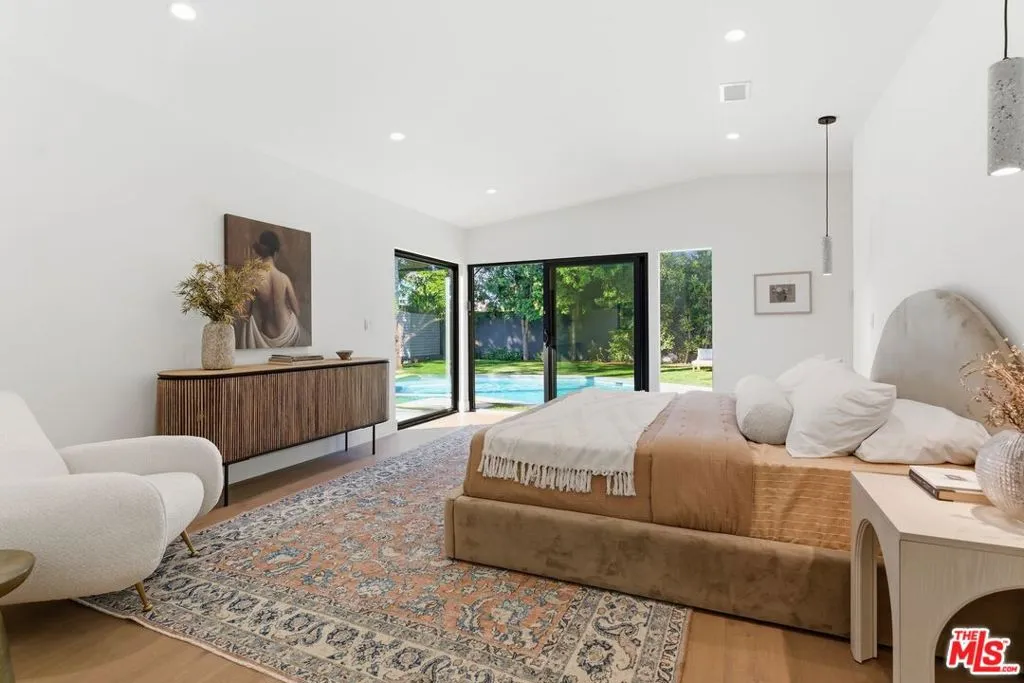 7401 Costello Avenue, Van Nuys, California 91405 home-pic-22