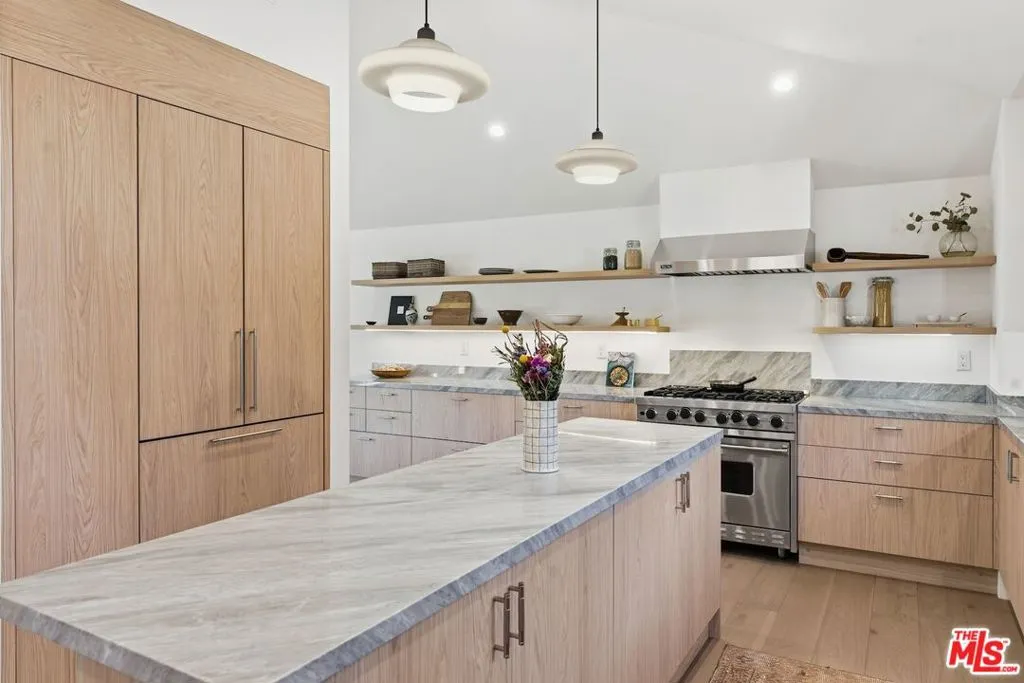 7401 Costello Avenue, Van Nuys, California 91405 home-pic-15